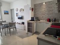 V0565 - Monolocale con posto auto a Caorle | Zona Orologio - Immagine# 2