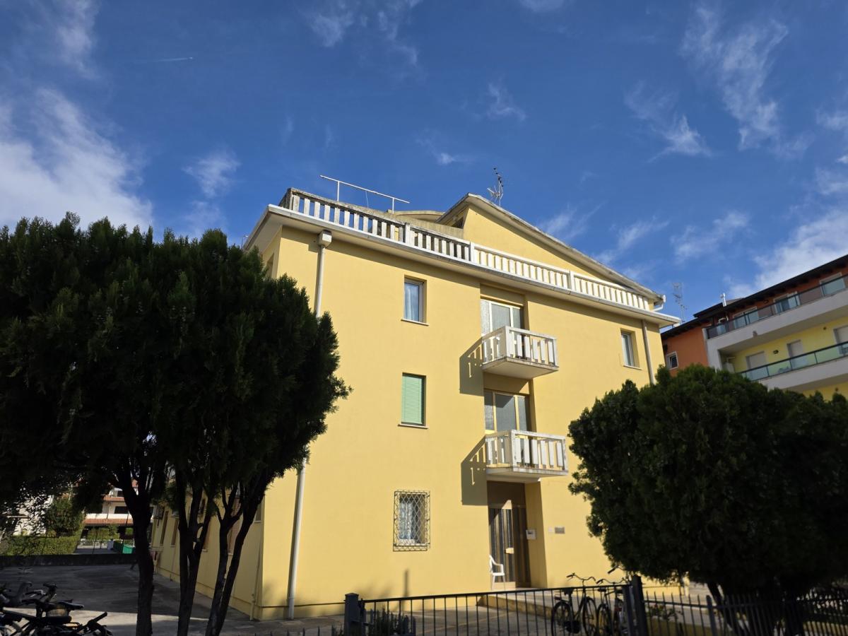 V0565 - Monolocale con posto auto a Caorle | Zona Orologio - Immagine# 1